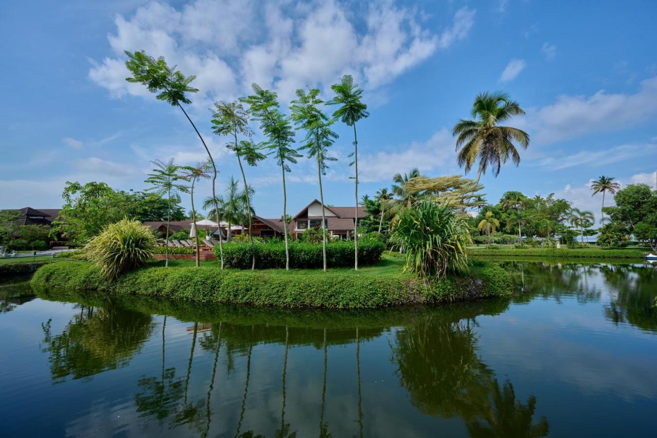 Gokulam Grand Resort & Spa, Kumarakom Exterior photo