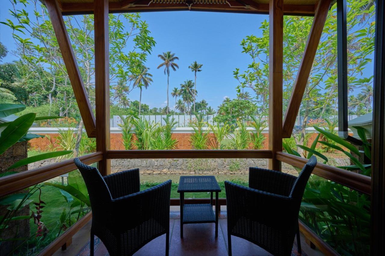 Gokulam Grand Resort & Spa, Kumarakom Exterior photo