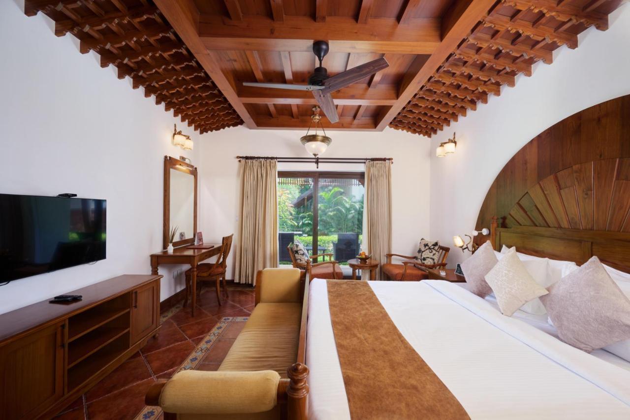 Gokulam Grand Resort & Spa, Kumarakom Exterior photo