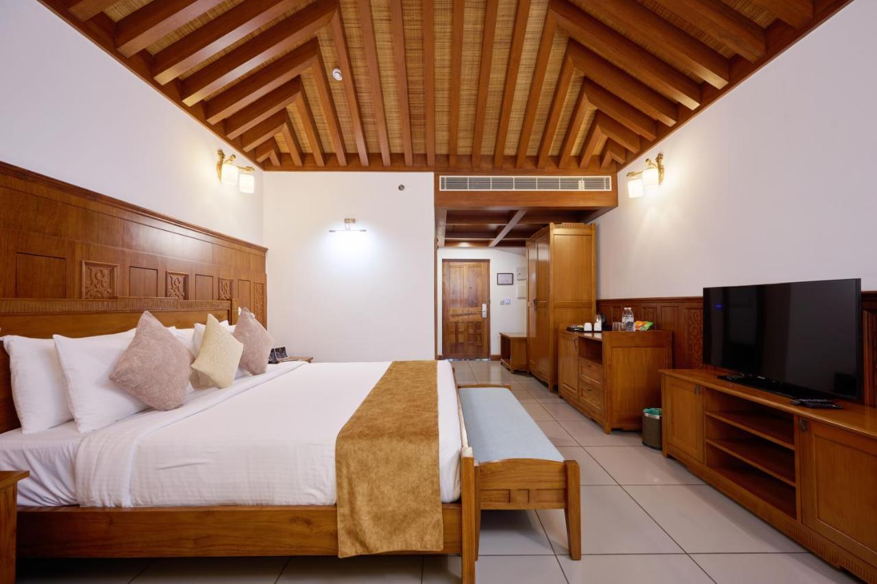 Gokulam Grand Resort & Spa, Kumarakom Exterior photo