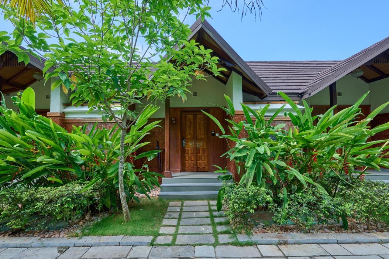 Gokulam Grand Resort & Spa, Kumarakom Exterior photo