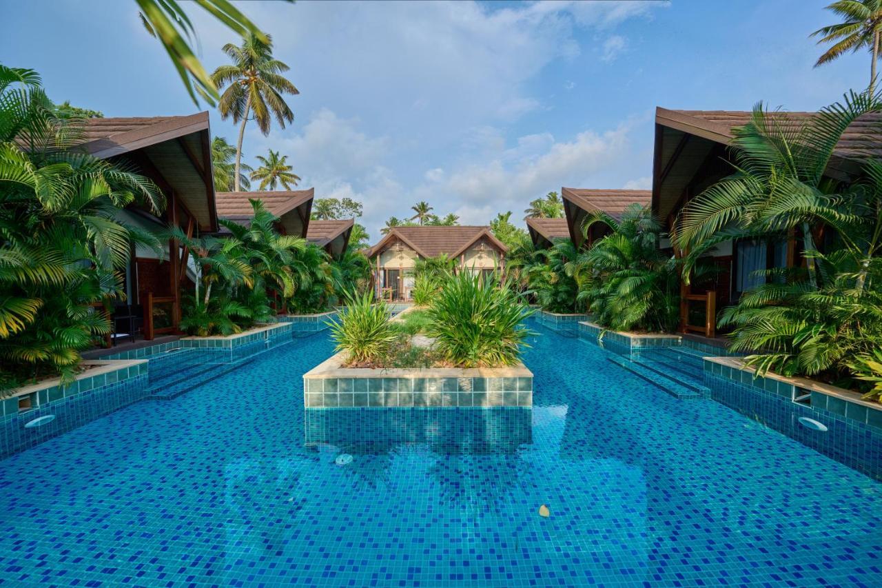 Gokulam Grand Resort & Spa, Kumarakom Exterior photo