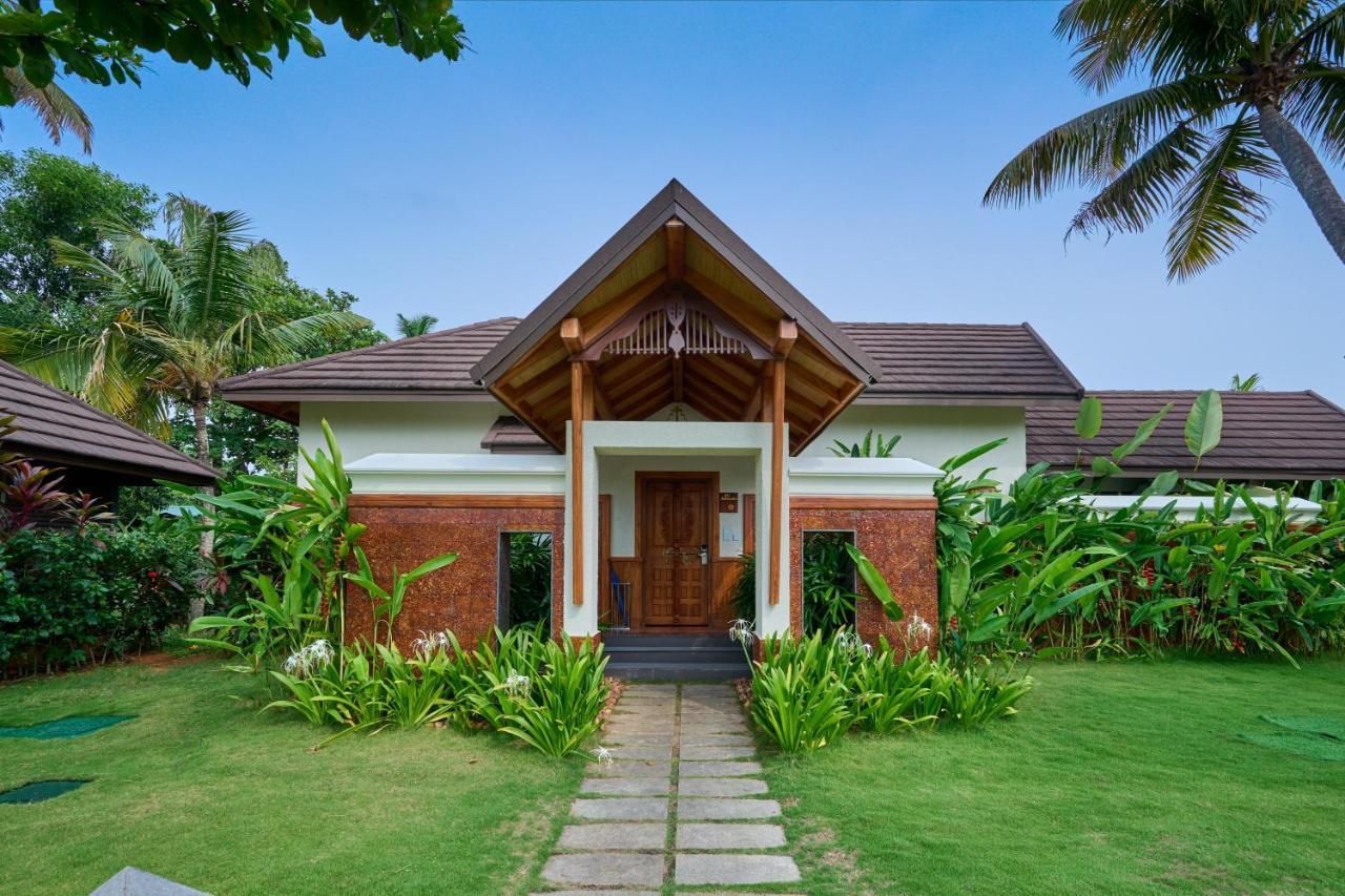 Gokulam Grand Resort & Spa, Kumarakom Exterior photo