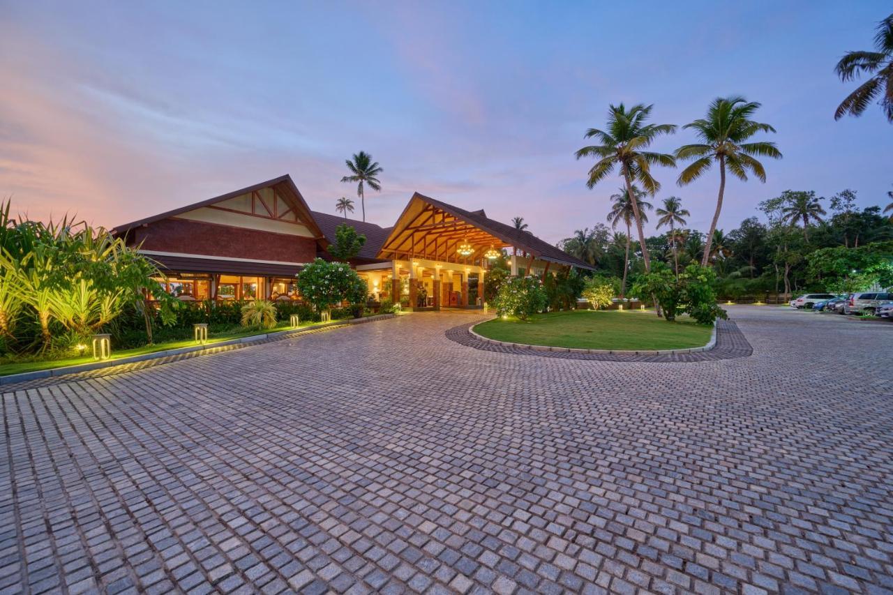 Gokulam Grand Resort & Spa, Kumarakom Exterior photo