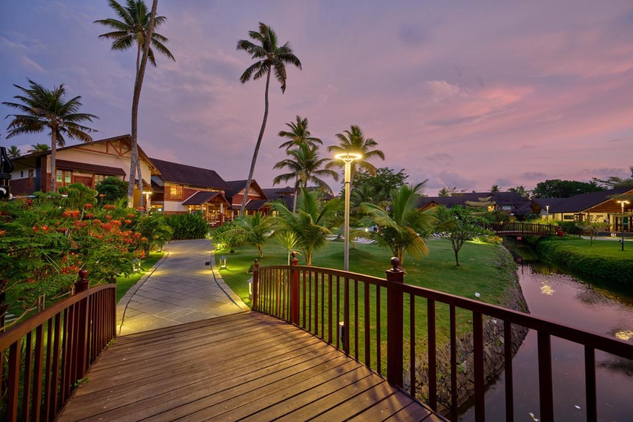 Gokulam Grand Resort & Spa, Kumarakom Exterior photo