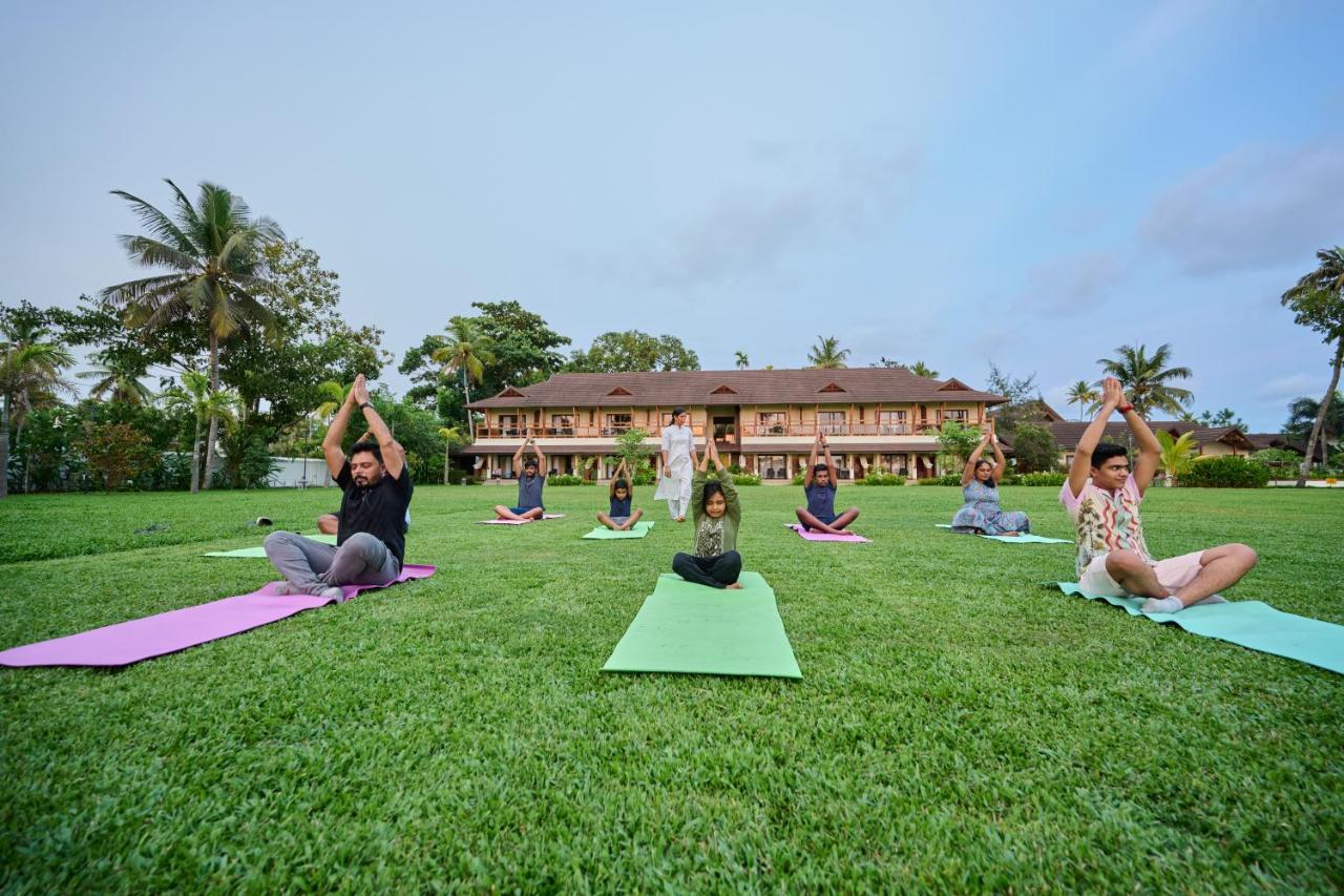 Gokulam Grand Resort & Spa, Kumarakom Exterior photo