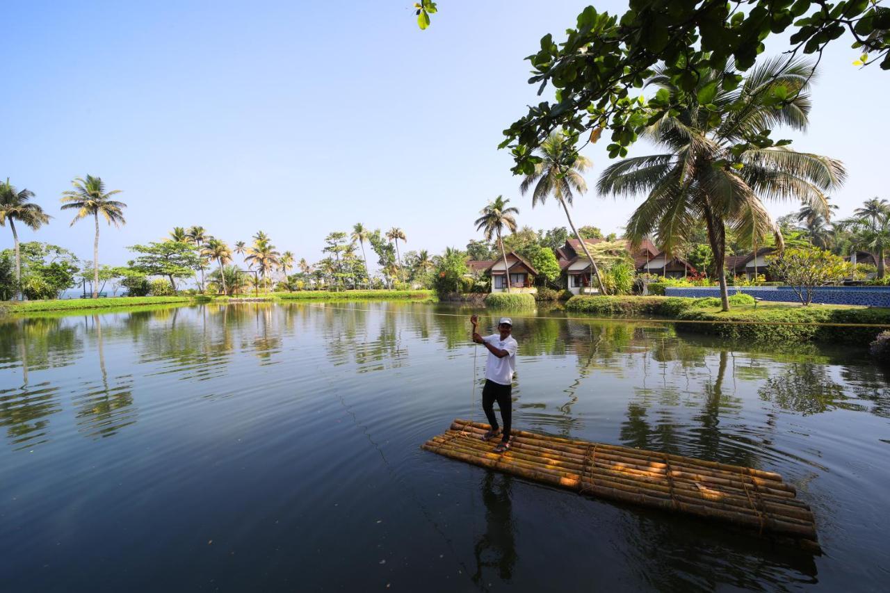 Gokulam Grand Resort & Spa, Kumarakom Exterior photo