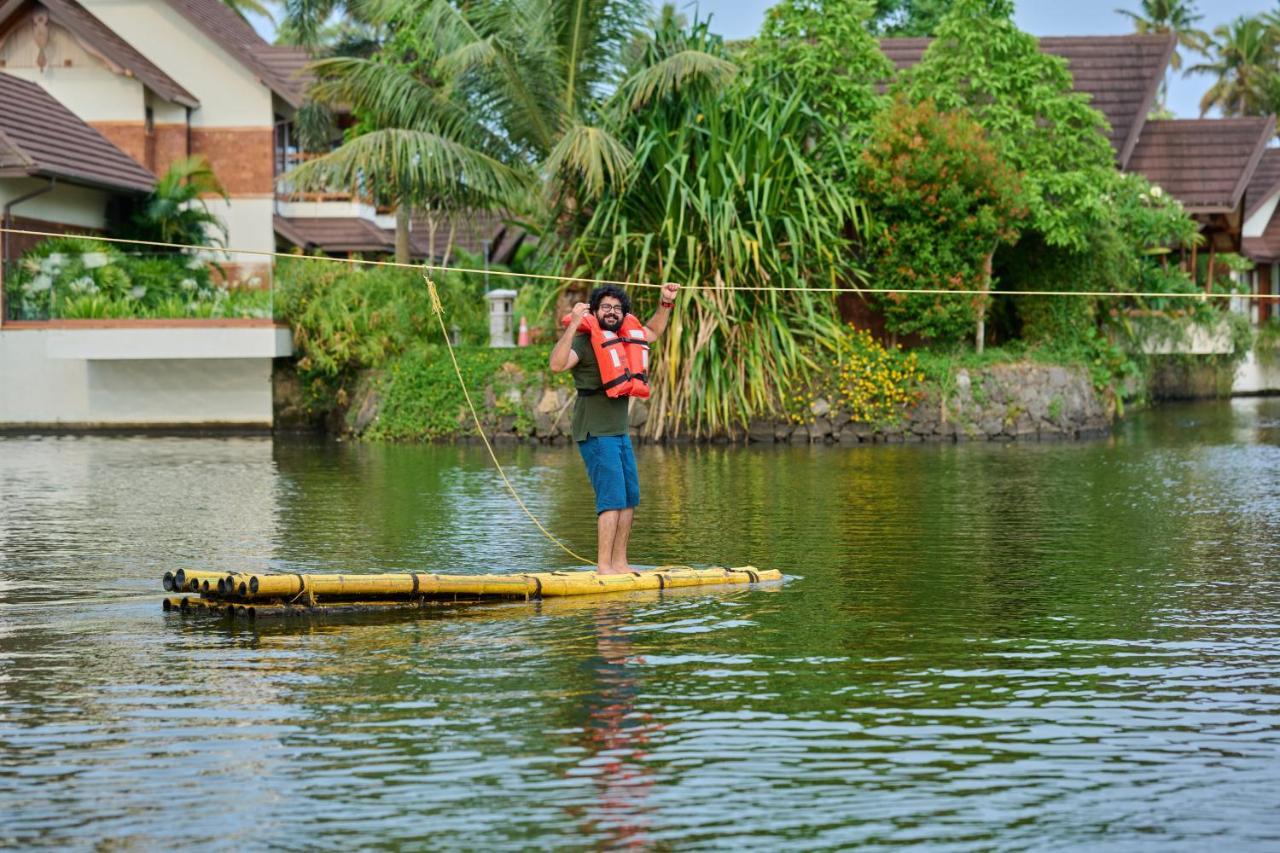 Gokulam Grand Resort & Spa, Kumarakom Exterior photo