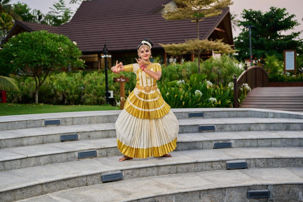 Gokulam Grand Resort & Spa, Kumarakom Exterior photo