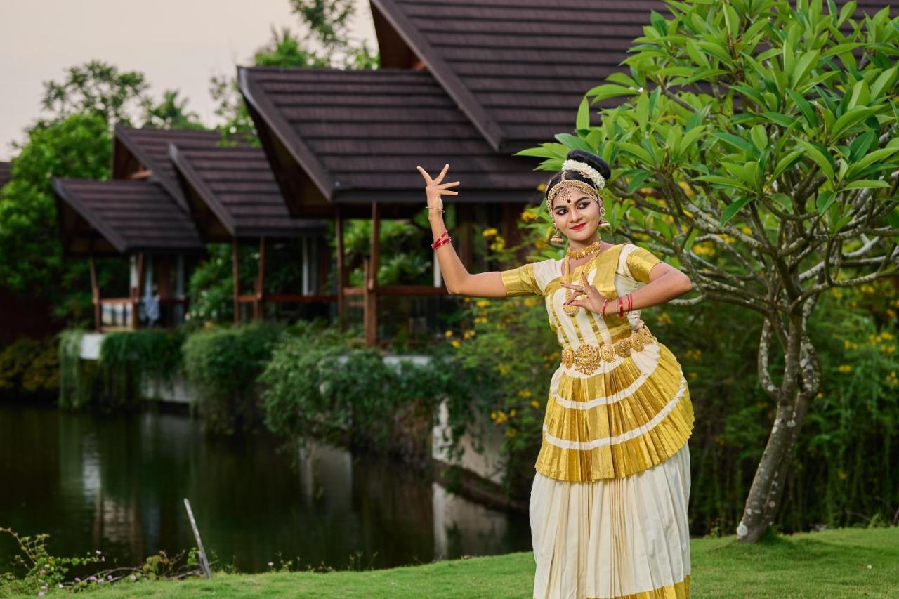 Gokulam Grand Resort & Spa, Kumarakom Exterior photo