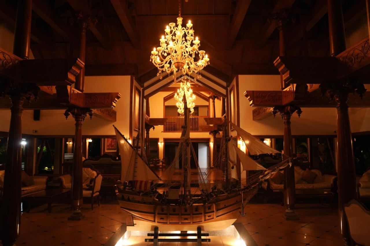Gokulam Grand Resort & Spa, Kumarakom Exterior photo
