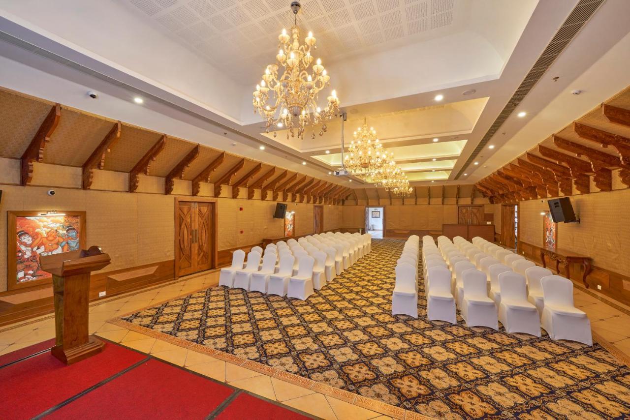 Gokulam Grand Resort & Spa, Kumarakom Exterior photo