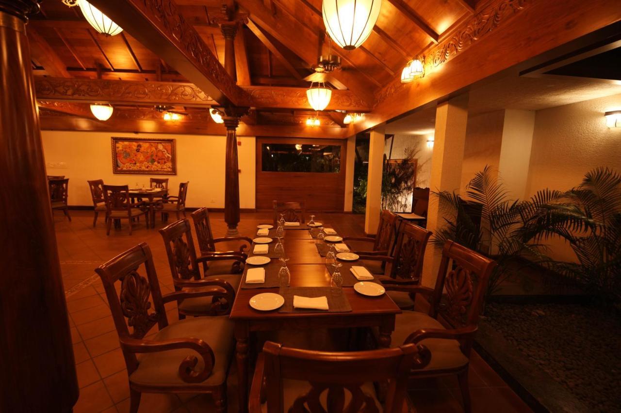 Gokulam Grand Resort & Spa, Kumarakom Exterior photo