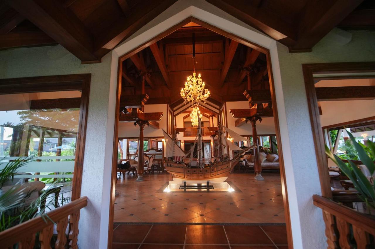 Gokulam Grand Resort & Spa, Kumarakom Exterior photo