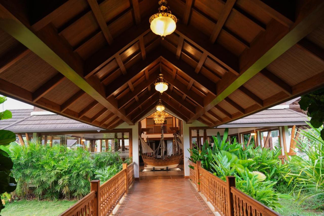 Gokulam Grand Resort & Spa, Kumarakom Exterior photo