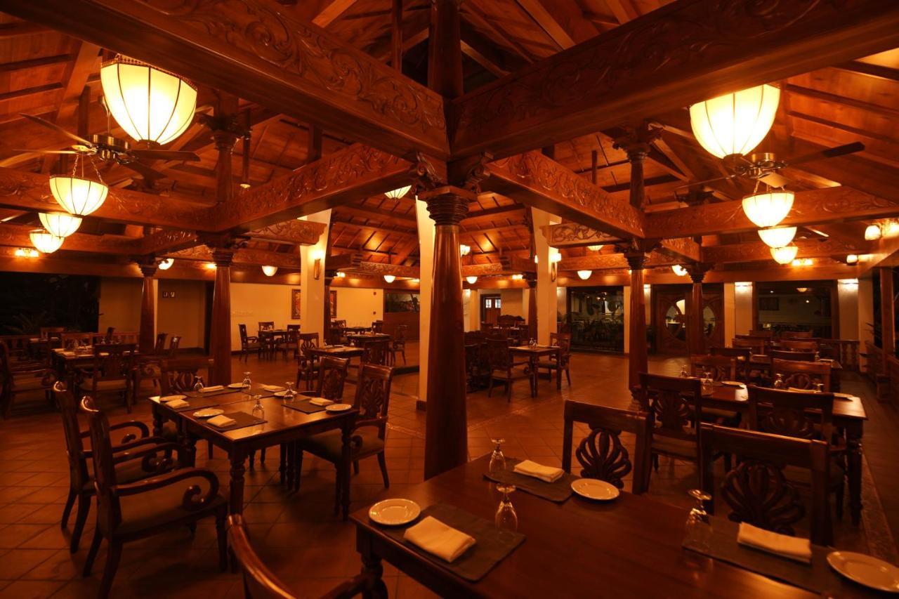 Gokulam Grand Resort & Spa, Kumarakom Exterior photo