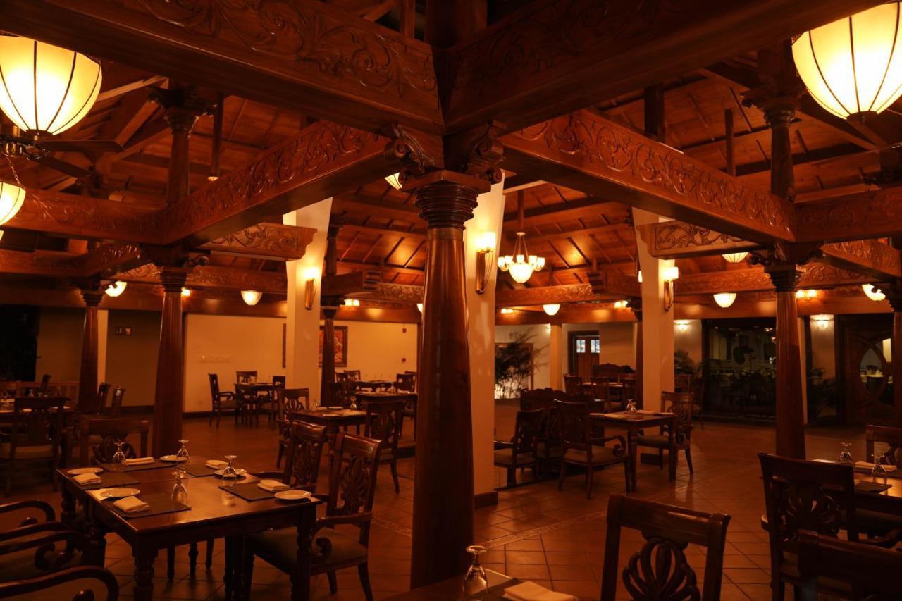 Gokulam Grand Resort & Spa, Kumarakom Exterior photo