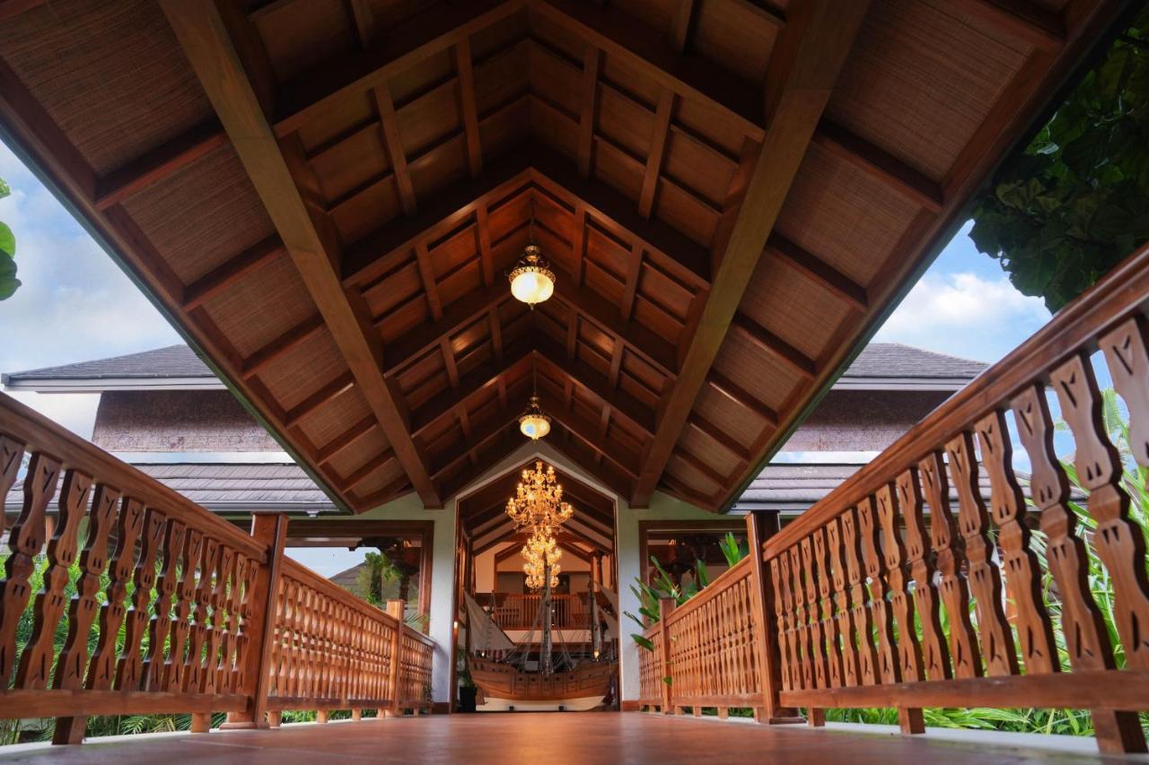 Gokulam Grand Resort & Spa, Kumarakom Exterior photo