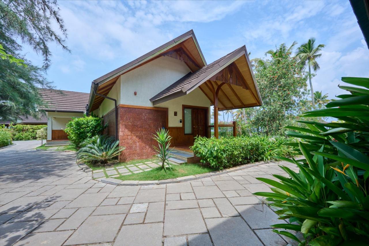 Gokulam Grand Resort & Spa, Kumarakom Exterior photo